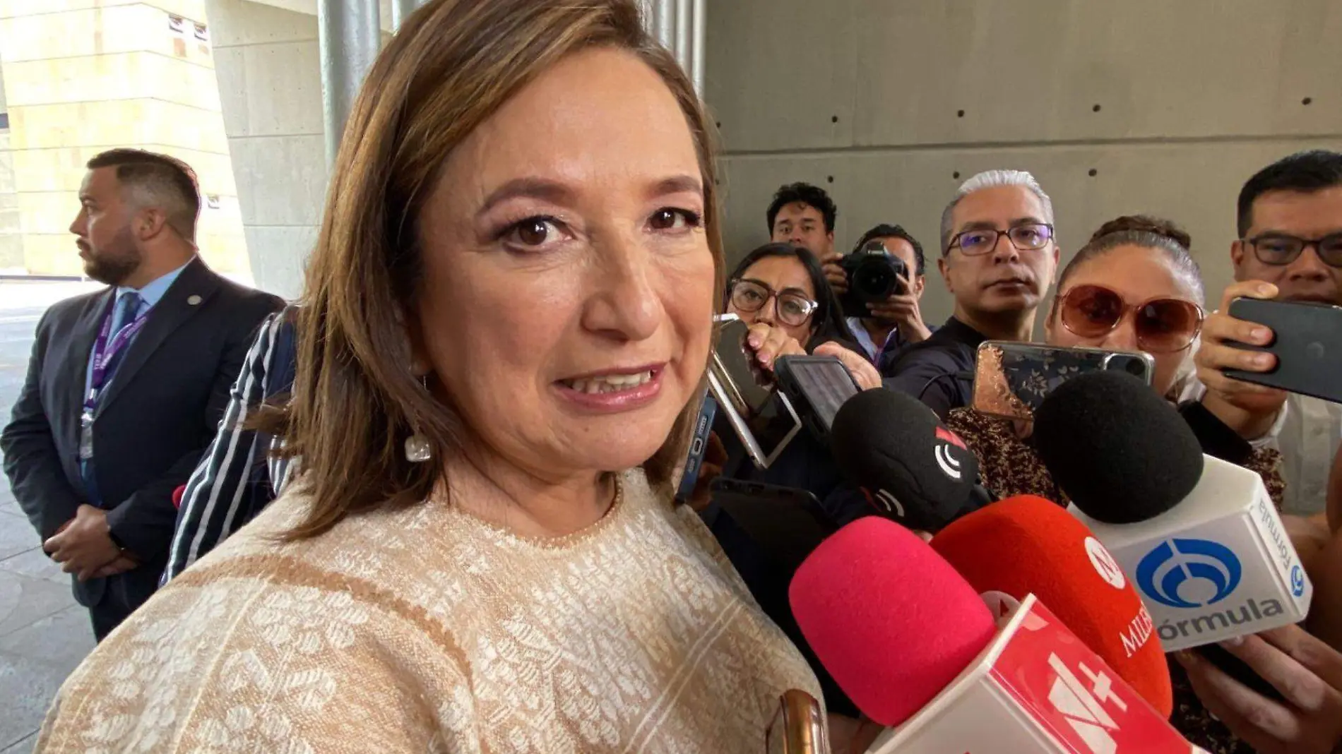 Xochitl Galvez sale de reunion de Tribunal Electoral